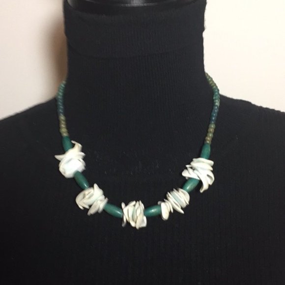 Vintage Jewelry - Bohemian Jewelry Natural Stones & Shell Necklace 18" long
